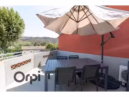 maison de ville en pierre avec garage et terrasse