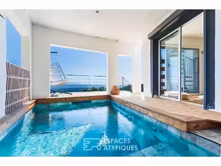 maison contemporaine avec vue mer et collines panoramique
