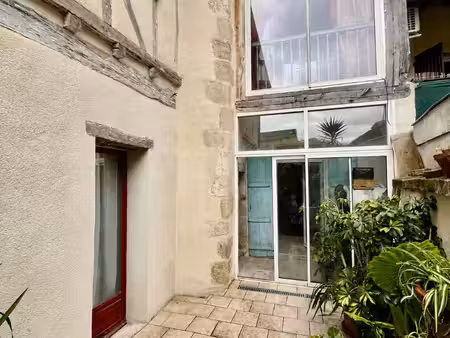 secteur villeneuve-sur-lot  jolie maison de ville mitoyenne de 107 m² avec jardin et dépen