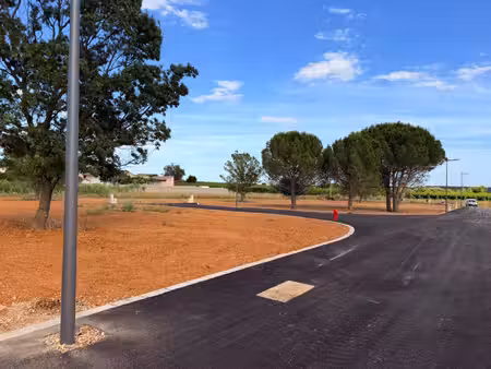 terrain à vendre de 799 m2 proche de roujan (34)
