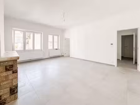 appartement rénové 3 chambres avec garage fermé