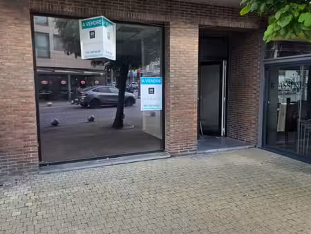rez de chaussée commercial de +-100m² idéalement situé à ans