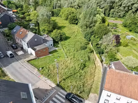 belle parcelle de 30 ares avec permis pour 5 appartements.