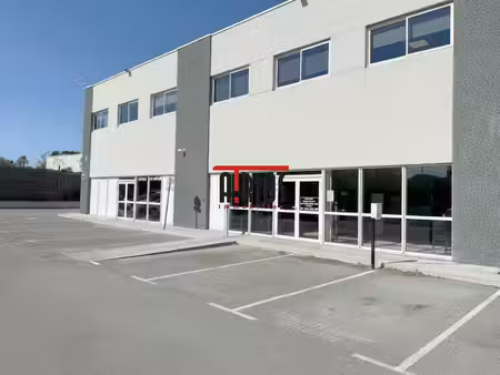 location local commercial