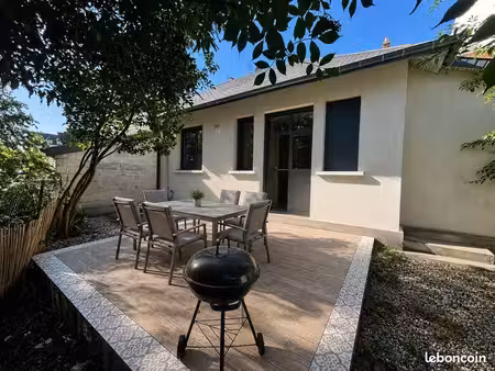 jolie maison rénovée en bord de cours d’eau