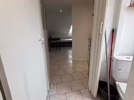 studio toutes charges comprises