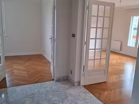 t3 de 72m2 bron 69500 centre de bron