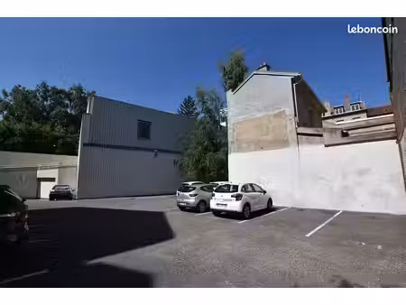 parking à louer place de la croix de bourgogne