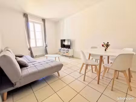 ? meublé 2 pièces  cuisine équipée  lave-linge  lave-vaisselle  four  induction  smart tv 