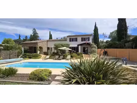 villa avec piscine et jardin bagnols-en-forêt (83)