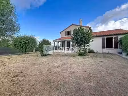 vente maison à la chapelle-saint-laurent (79430) : à vendre / 146m² la chapelle-saint-laur
