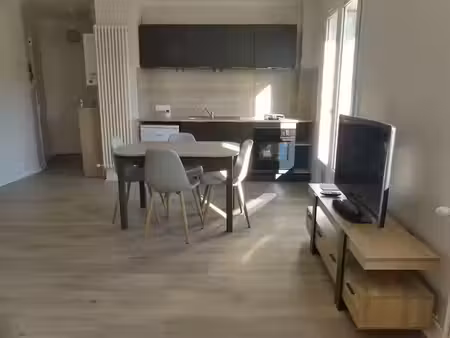 location meublée appartement 2 pièces 49 m² à grenoble (38000)  815 €