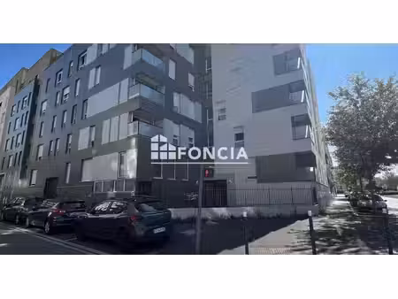 à vendre – charmant 2 pièces avec loggia et parking à cergy-le-haut