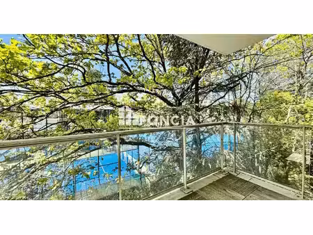 grand t2 avec terrasse dans une copropriété prisée