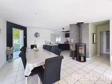 maison de plain-pied à château-thébaud - 5 pièces avec jardin et poêle à bois