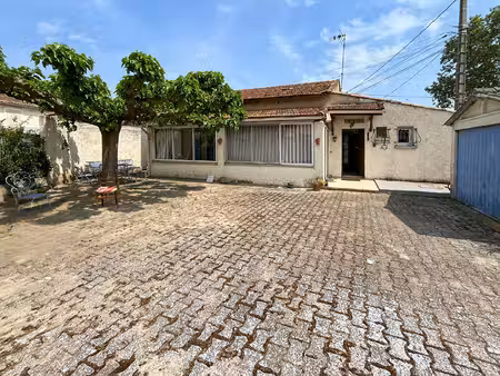 graveson - maison de plain-pied avec garage  hangar et remise
