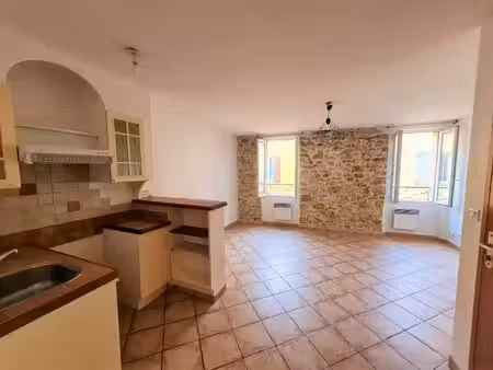 location appartement 1 pièce 33 m² à forcalqueiret (83136)
