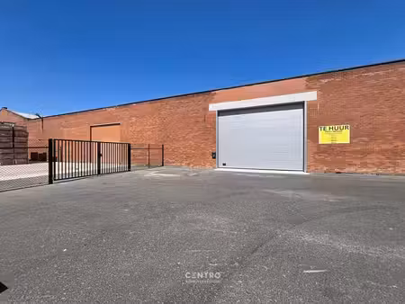 magazijn van 2.400 m²  extra parking en geïntegreerde kan...