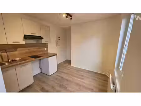 location duplex 3 pièces 28 m² à buchy (76750)  390 €