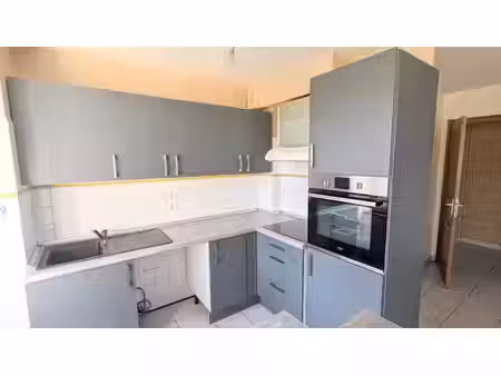 location appartement 3 pièces 68.24 m² à saint-geniez-d'olt (12130)  448 €