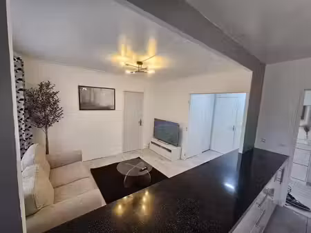 location meublée appartement 5 pièces 80 m² à évry-courcouronnes (91000)  500 €