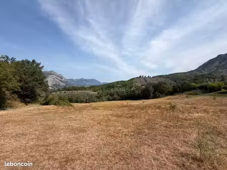 terrain 1 313 m² claret