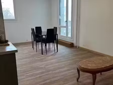 location meublée appartement 1 pièce 12 m² à évry-courcouronnes (91000)  550 €