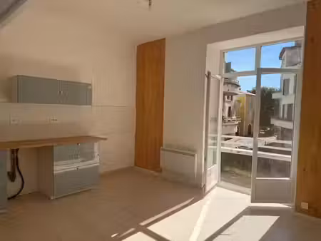 location appartement 3 pièces 45 m² à pont-saint-esprit (30130)  520 €
