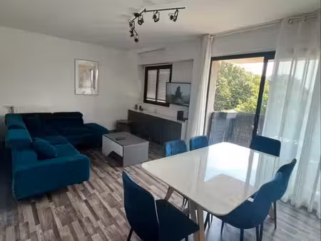 1mn à pied gare-balcon-2 places privées-1 chambre-ascenseur