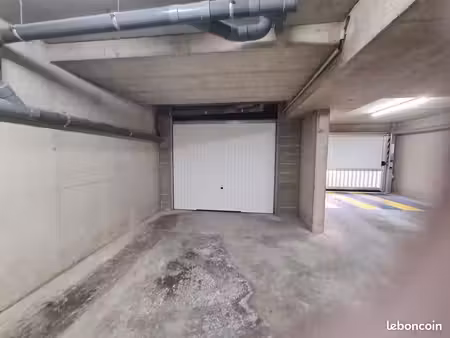 loue box 21 9 m²