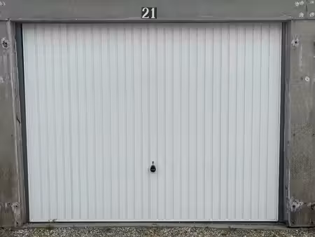agen centre à louer garage sécurisé