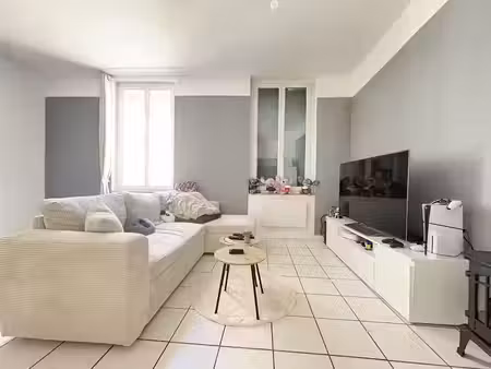 location appartement 4 pièces 81 m² à pezenas (34120)  655 €