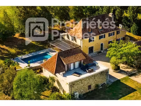 maison béarnaise avec grange restaurée  pigeonnier et piscine