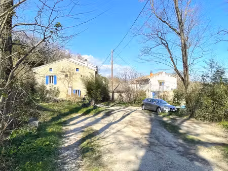 propriété composée de 2 maisons + dépendances