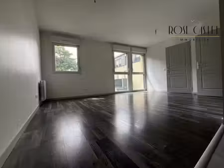 appartement sur le parvis de la gare