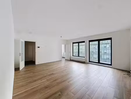 appartement à louer avec terrasse et 2 chambres   etterbeek (vbe58124)