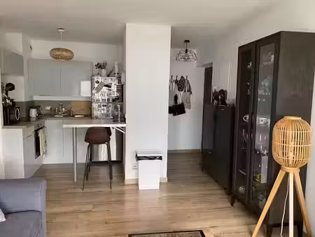location meublée appartement 2 pièces 39 m² à lille (59000)  930 €