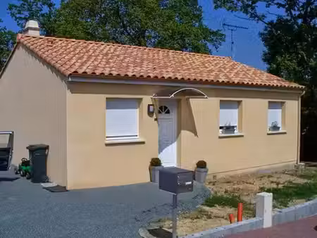 location maison 3 pièces 70 m² à eyrans (33390)
