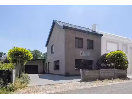 woning met 3 slaapkamers  tuin en magazijn van 100 m²