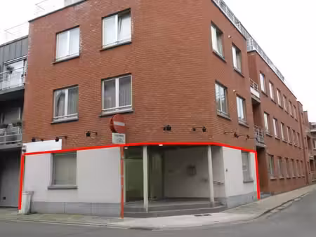 local commercial de 65 m² à louer  situé en centre-ville à w
