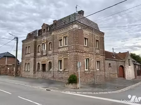 maison 200 m² lecluse