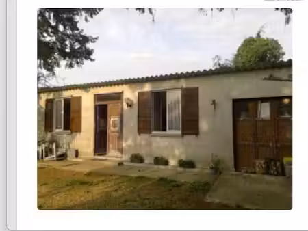 petite maison sur terrain de loisirs proche tous commerces  gare et autoroute