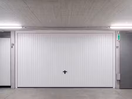 grand garage double fermé 26 m² – porte 4 m – porto-vecchio