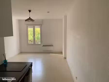studio 22 m2 quartier champommier ( proche lycée paul guérin)