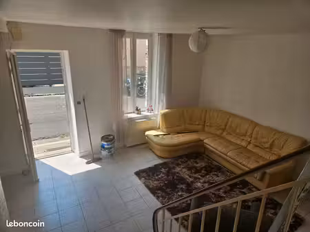 t2 duplex non meuble place republique 480 euros