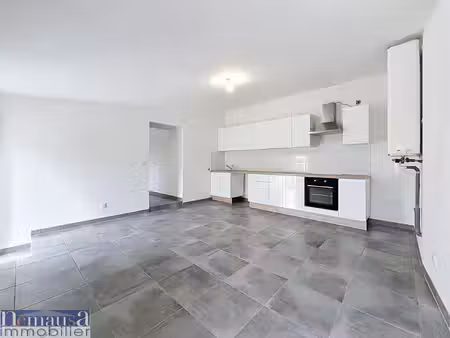 a vendre  appartement rénové au dernier étage la rouvière