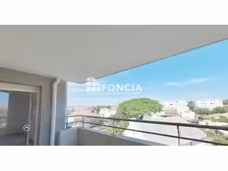 à vendre – appartement t3 avec deux terrasses et parking – port-saint-louis-du-rhône