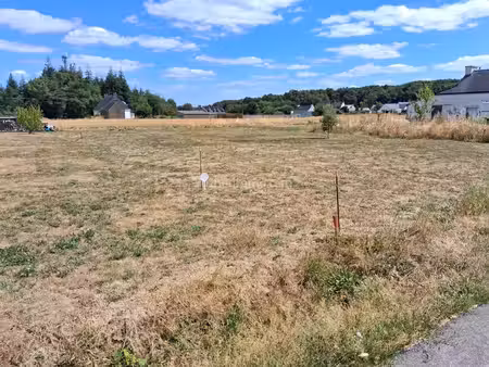 terrain constructible de 668 m² à camors