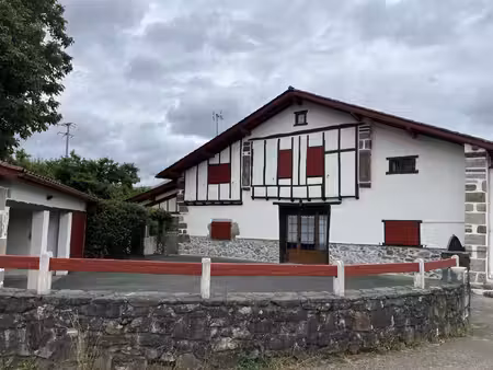 maison mitoyenne au bourg d'armendarits