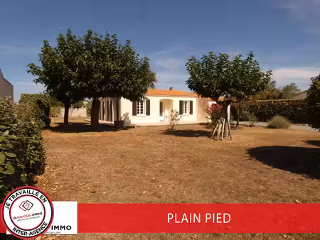 à louer à lannée maison 2 chambres avec garage et jardin arboré île doléron